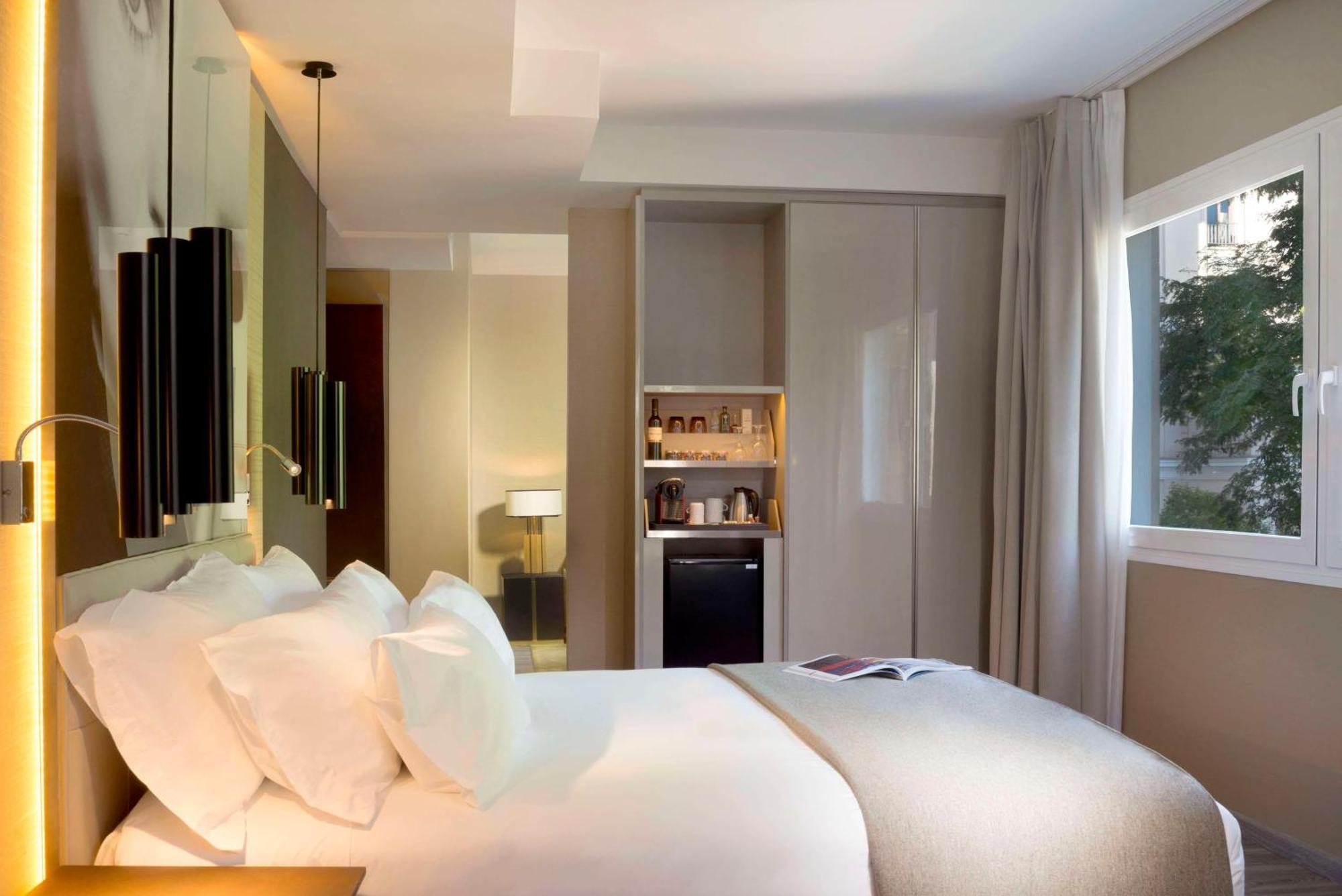 Nh Collection Madrid Suecia Hotel Exterior photo A typical room at the hotel